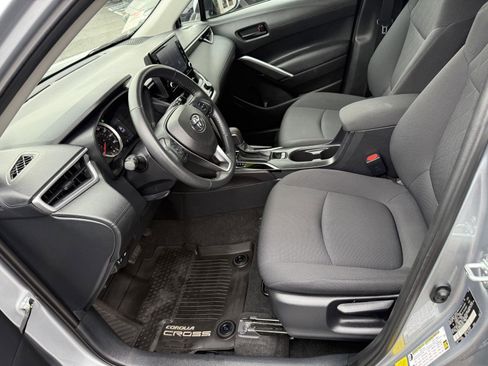 Certified 2022 Toyota Corolla Cross LE w/ Moonroof Package image 16