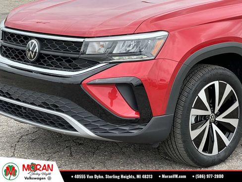 Used 2023 Volkswagen Taos SE w/ Panoramic Sunroof Package AWD/4WD image 8