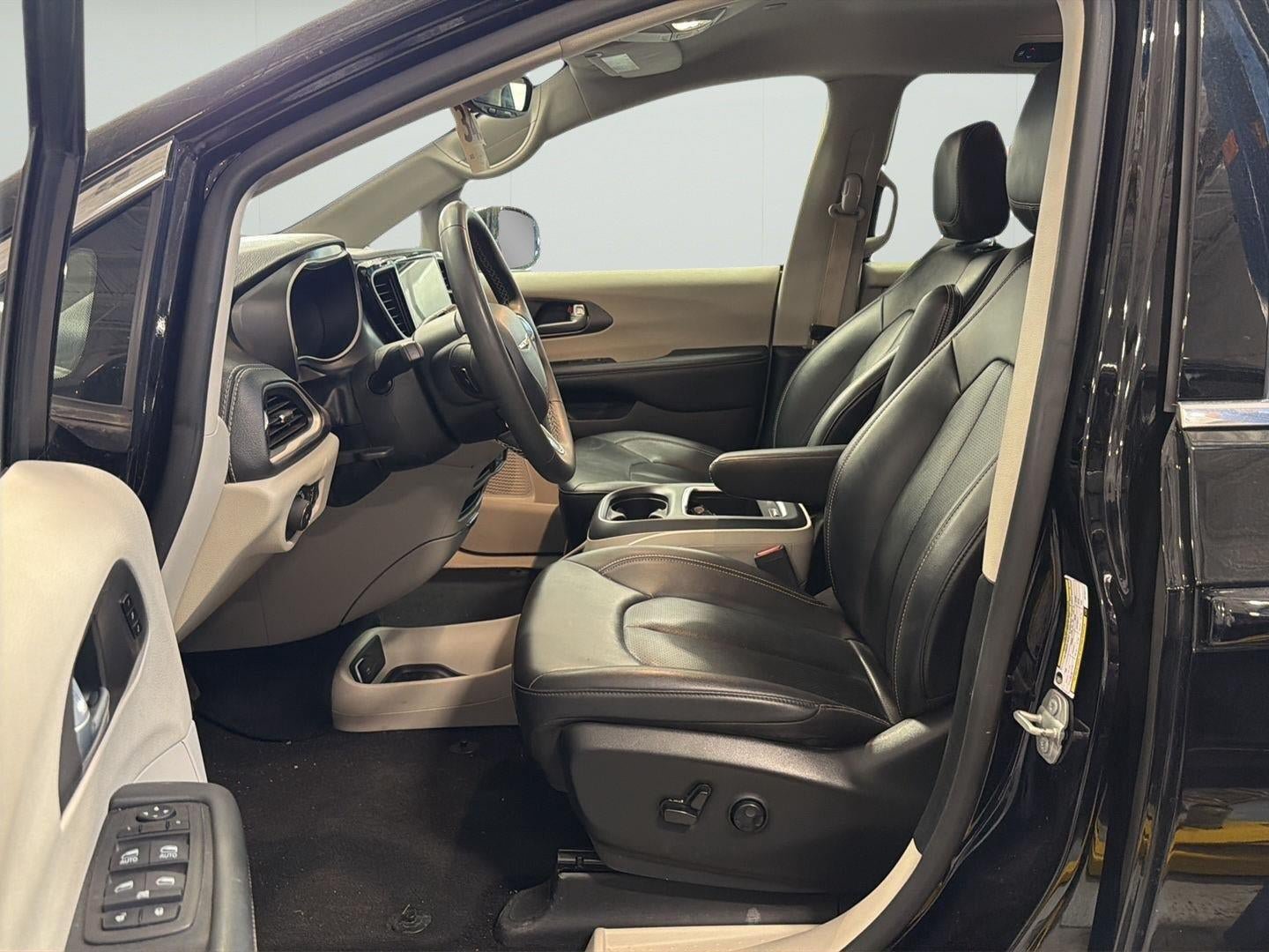 Used 2024 Chrysler Pacifica Limited FWD image 7