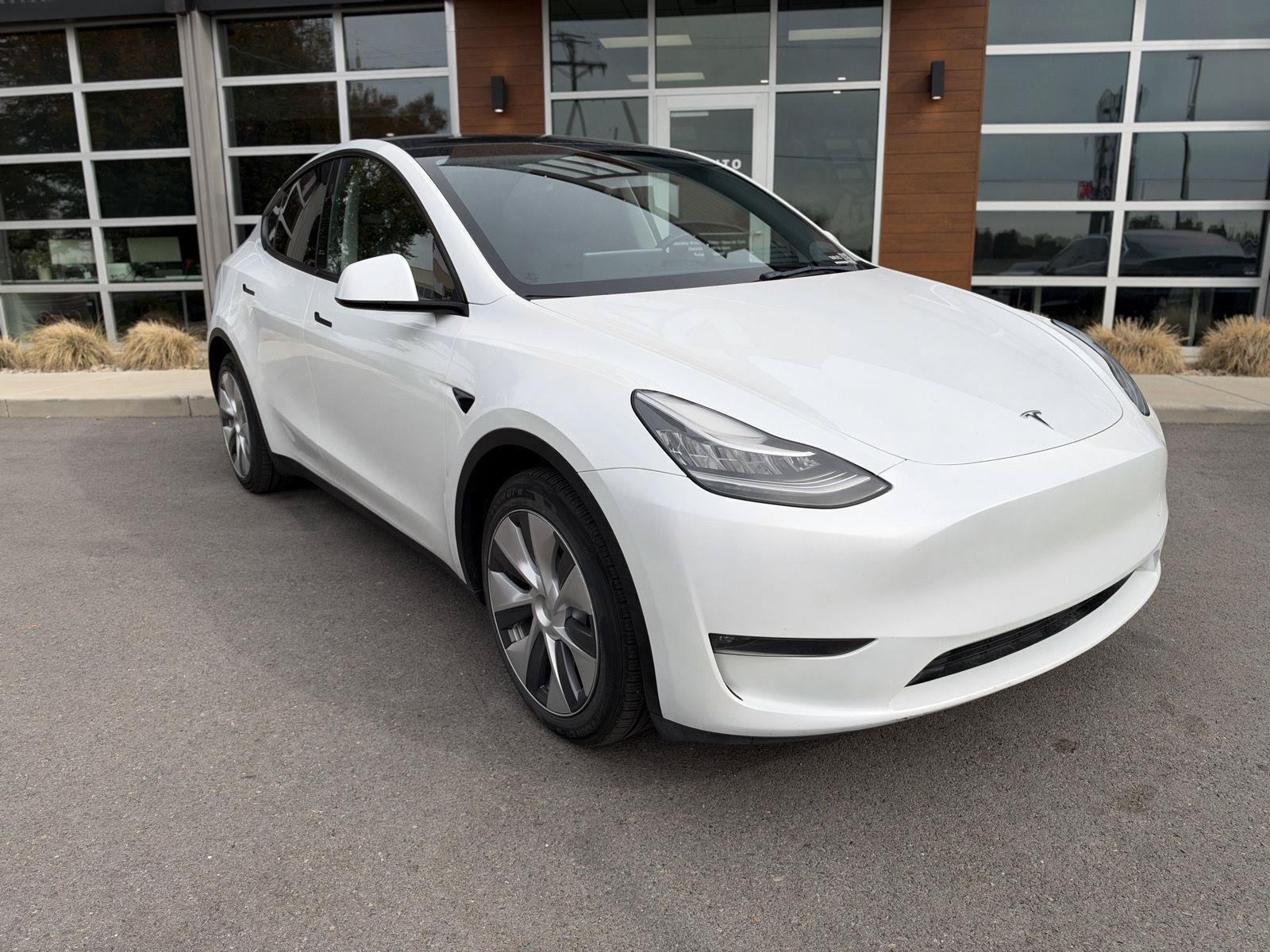 Used 2023 Tesla Model Y Long Range AWD/4WD image 2