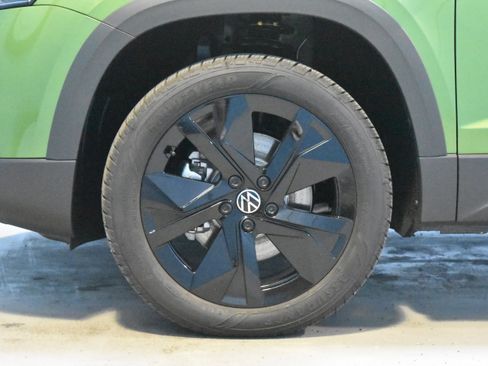 New 2026 Volkswagen Taos SE FWD image 19