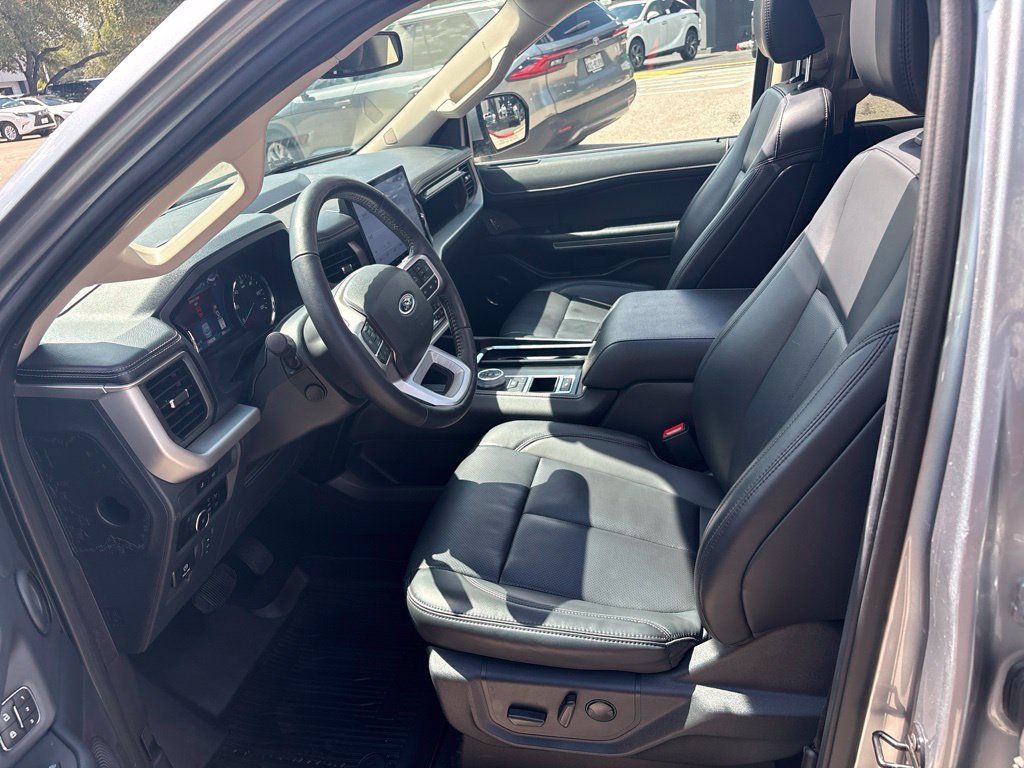 Used 2024 Ford Expedition XLT RWD image 17