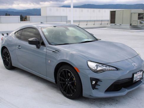 Used 2018 Toyota 86 image 2