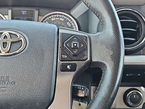 Used 2017 Toyota Tacoma SR5 w/ Tow Package AWD/4WD image 22