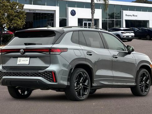 New 2026 Volkswagen Tiguan SE R-Line FWD image 4
