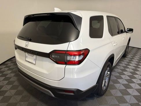 Used 2025 Honda Pilot EX-L image 6