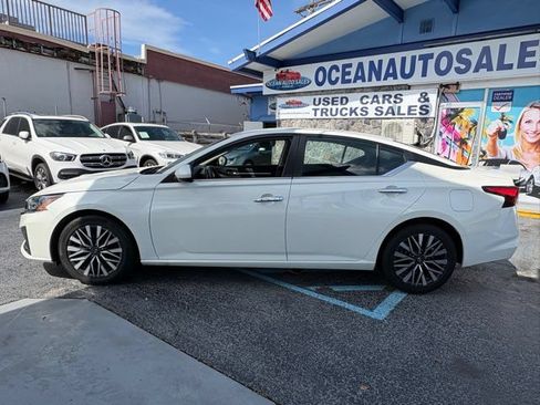 Used 2023 Nissan Altima 2.5 SV FWD image 9