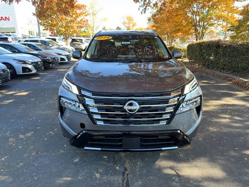 New 2026 Nissan Rogue Platinum image 2