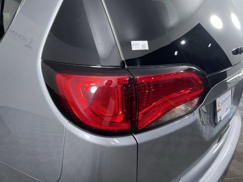 Used 2019 Chrysler Pacifica Touring-L Plus w/ Advanced Safetytec Group image 37