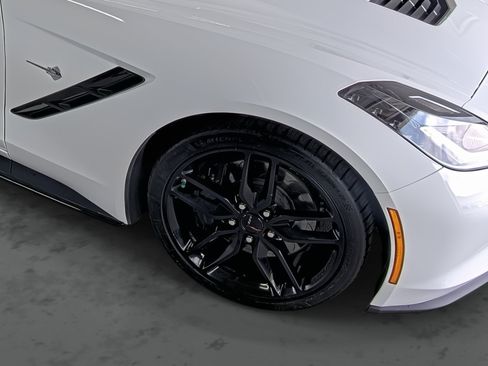 Used 2019 Chevrolet Corvette Stingray Coupe w/ Z51 1LT RWD image 16