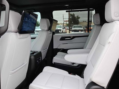 Used 2025 Chevrolet Suburban Premier RWD image 16