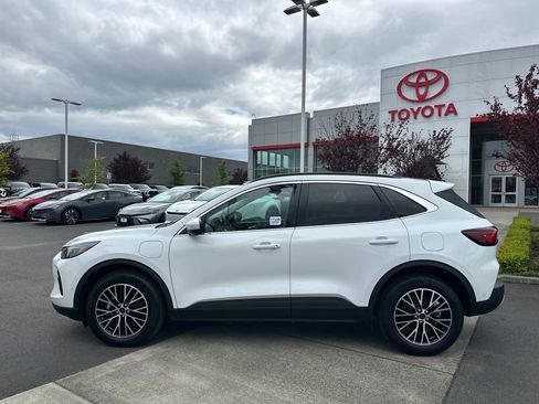 Used 2023 Ford Escape SE w/ PHEV Premium Package FWD image 2