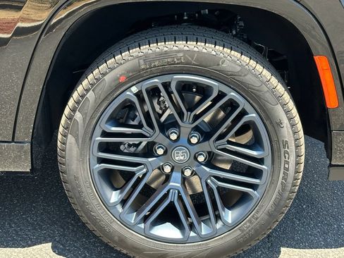 New 2026 Jeep Grand Wagoneer 4WD image 10