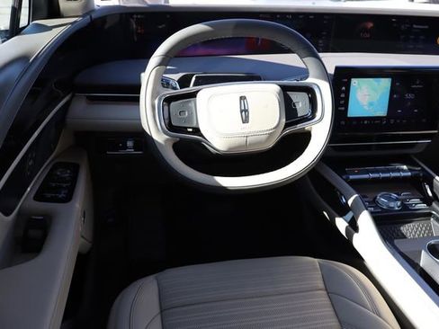 New 2025 Lincoln Nautilus Reserve image 5