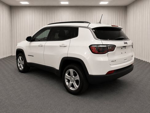 Used 2024 Jeep Compass Latitude AWD/4WD image 5