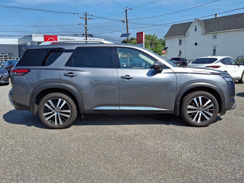 Certified 2025 Nissan Pathfinder Platinum w/ Cargo Package AWD/4WD image 7