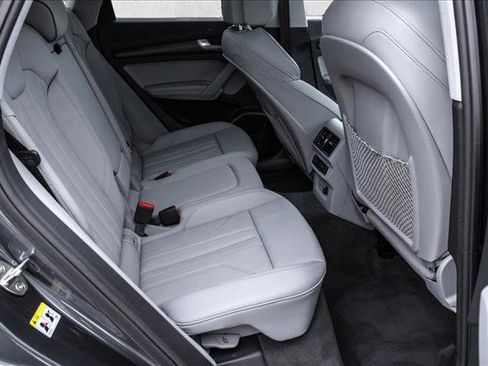 Used 2025 Audi Q5 e Premium Plus w/ Premium Plus Package image 24