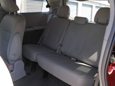 Used 2017 Toyota Sienna XLE Premium AWD/4WD image 26
