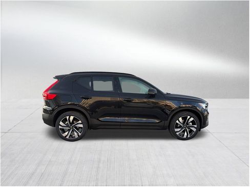 New 2026 Volvo XC40 B5 Plus AWD/4WD image 4