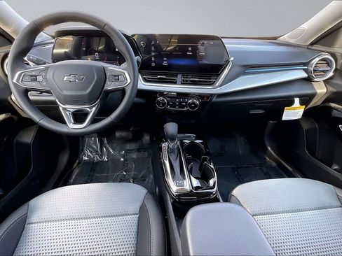 New 2026 Chevrolet Trax LT w/ Driver Confidence Package FWD image 5