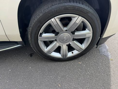 Used 2015 Cadillac Escalade Luxury image 13