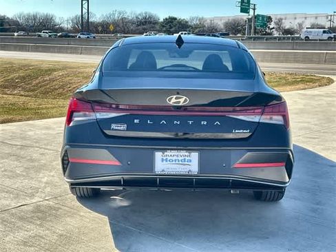 Used 2024 Hyundai Elantra Limited image 6