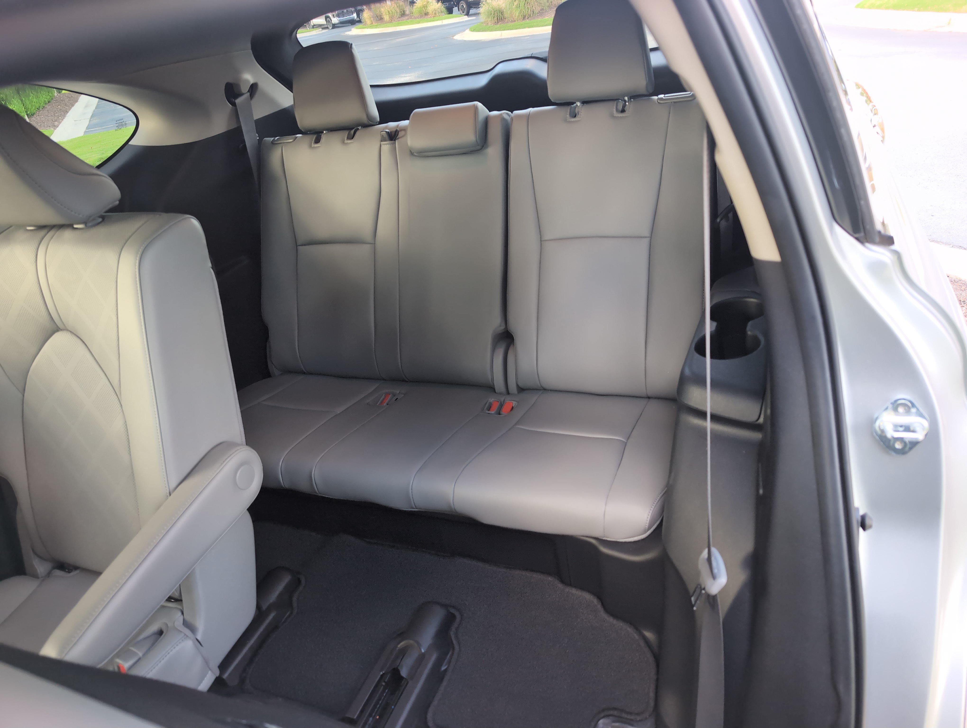 Used 2023 Toyota Highlander Platinum FWD image 32