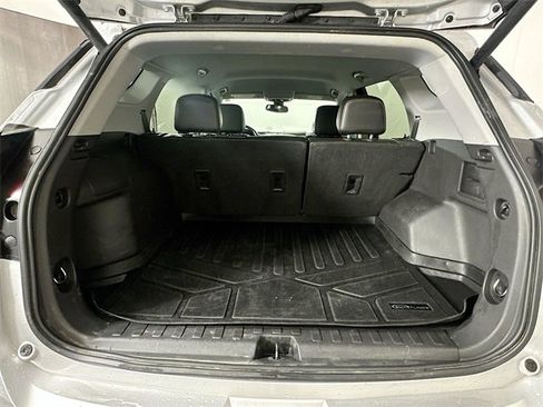 Used 2021 GMC Terrain SLT w/ Elevation Edition image 25