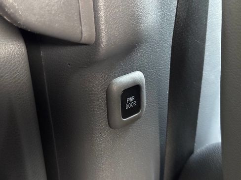 Used 2021 Toyota Sienna XLE AWD/4WD image 43