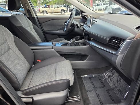 Used 2022 Nissan Rogue SV FWD image 15