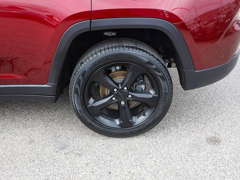 Used 2023 Jeep Grand Cherokee Limited w/ Luxury Tech Group II image 10