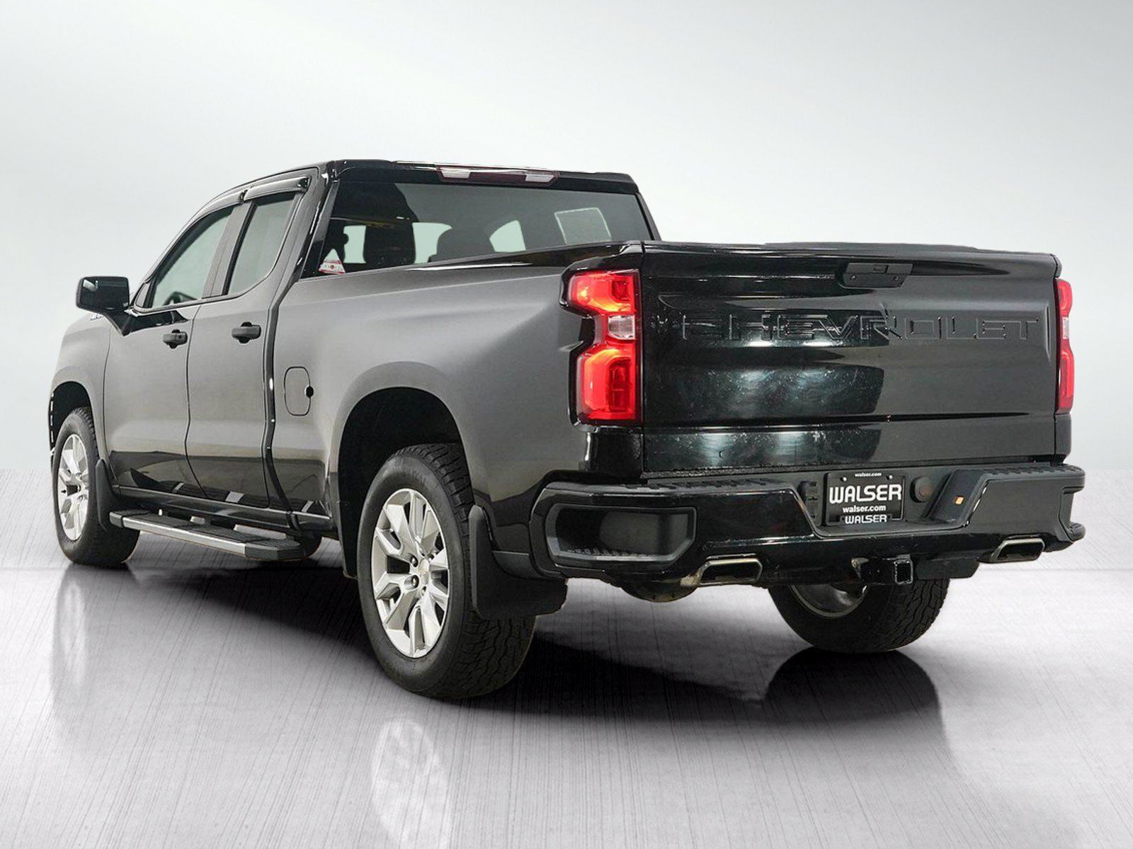 Used 2019 Chevrolet Silverado 1500 Custom w/ Custom Convenience Package AWD/4WD image 3