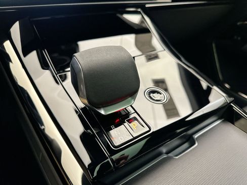 Used 2025 Land Rover Range Rover Sport image 10