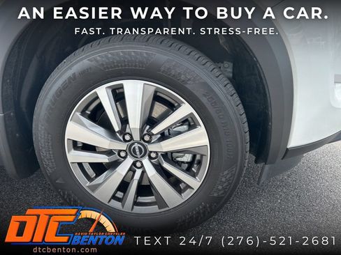 Used 2025 Nissan Pathfinder SL AWD/4WD image 31