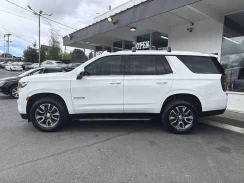 Used 2023 Chevrolet Tahoe LT w/ LT Signature Package AWD/4WD image 3
