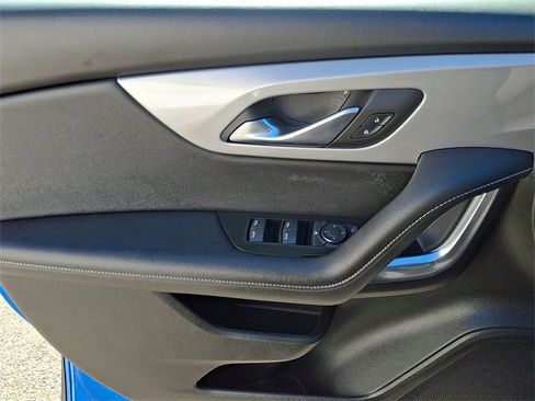 Used 2025 Chevrolet Blazer LT image 11