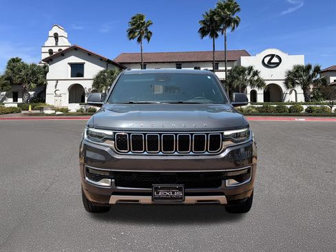 Used 2022 Jeep Wagoneer Series II AWD/4WD image 6