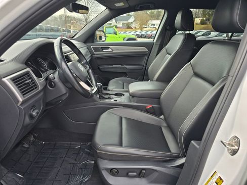 Used 2020 Volkswagen Atlas Cross Sport SE image 4