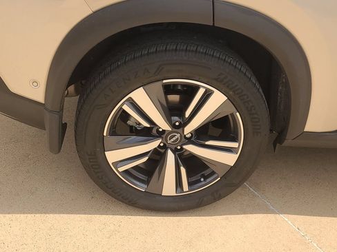 Certified 2023 Nissan Rogue Platinum FWD image 6
