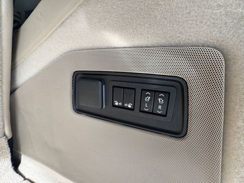 Used 2022 Cadillac Escalade Premium Luxury w/ Performance Package image 20