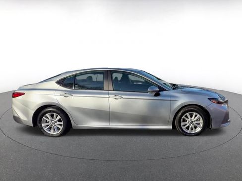 Used 2025 Toyota Camry LE image 16