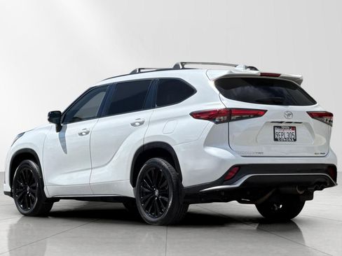 Used 2023 Toyota Highlander XSE AWD/4WD image 5
