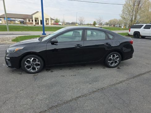 Used 2019 Kia Forte LXS image 2
