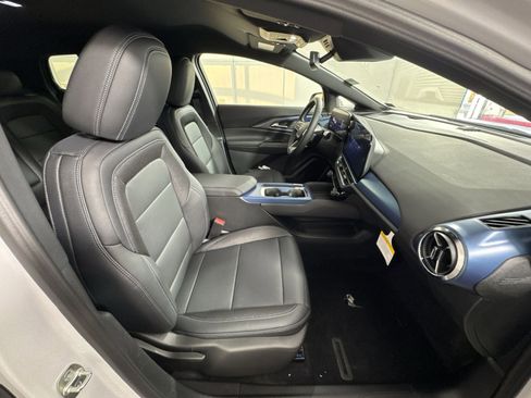 New 2026 Chevrolet Equinox EV LT image 26