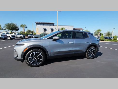 New 2026 Chevrolet Equinox EV LT image 17