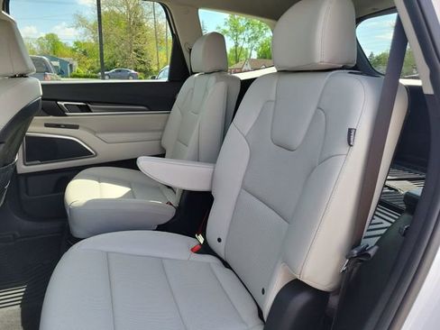 Used 2025 Kia Telluride S FWD image 14