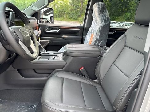New 2026 GMC Sierra 2500 Denali w/ Denali Reserve Package AWD/4WD image 5
