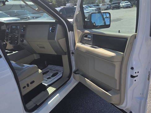 Used 2016 Ford Expedition EL XLT w/ Equipment Group 202A AWD/4WD image 8
