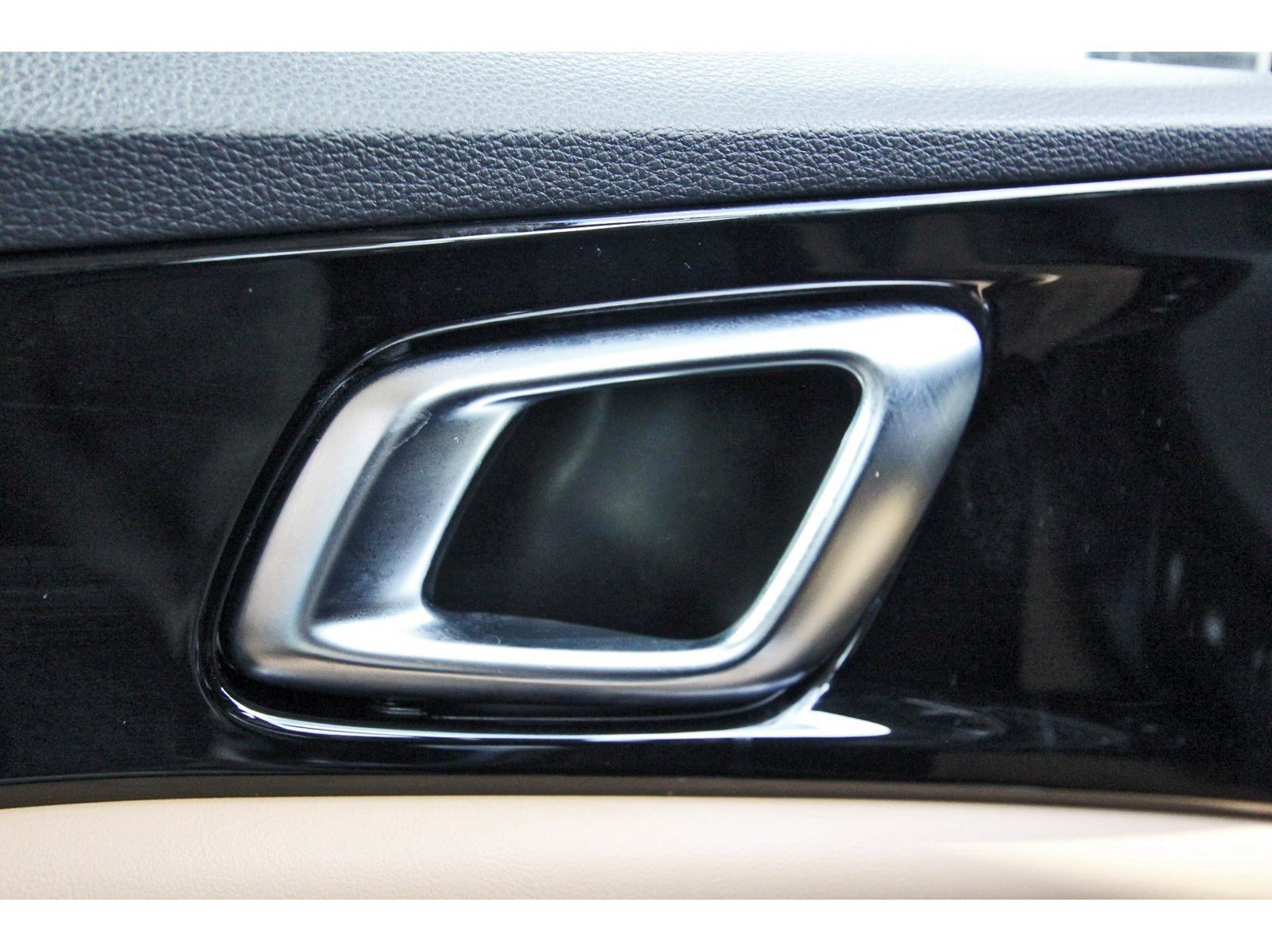 Used 2024 Kia Carnival EX FWD image 21