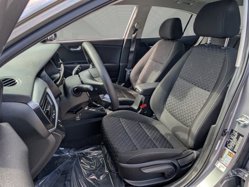 Used 2023 Kia Rio S image 4